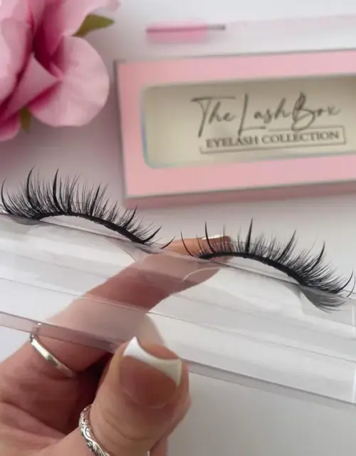 Wet Look Strip Lash 15-17mm
