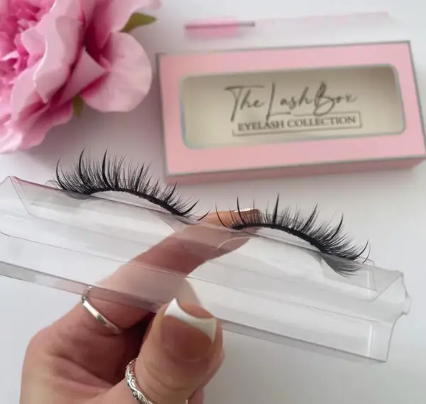 Wet Look Strip Lash 15-17mm